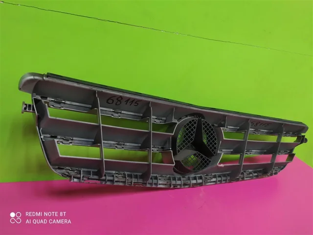 Решетка радиатора для Mercedes-Benz C class C204 2008-2015 на фотографиях