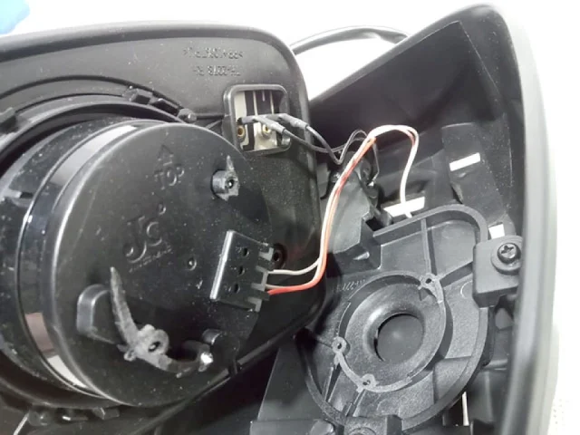 Стекла и зеркала для Toyota Avensis Универсал T270 2008-2018 на фотографиях