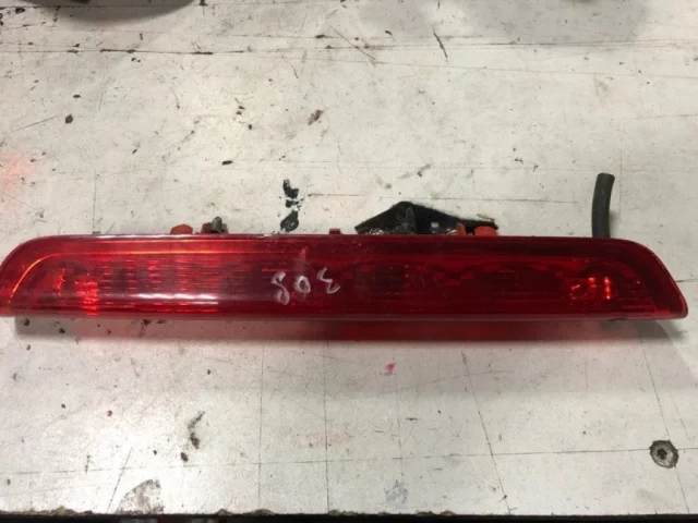 Стоп-сигнал правый для Peugeot 308 SW T7 2007-2014 на фотографиях