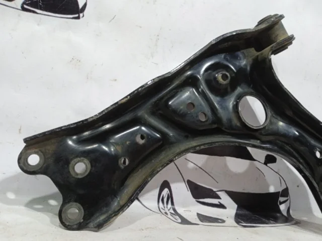 Рычаг передний правый нижний для Volkswagen Polo V (6C) Седан 2015-2020 на фотографиях