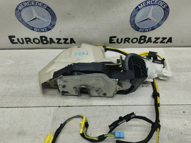 Замок задней правой двери для Mercedes-Benz S class W220 1998-2005 на фотографиях