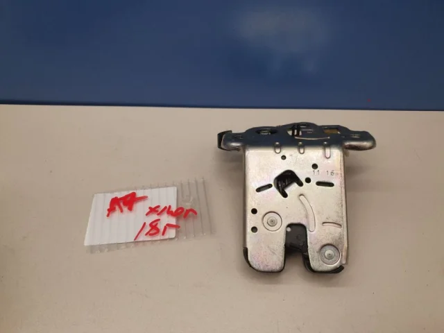 Замок багажника для Skoda Octavia A7 Tour на фотографиях