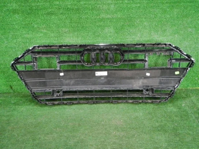 Решетка радиатора для Audi A7 C8 2018+ на фотографиях