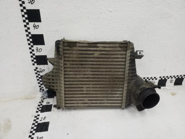 Интеркулер левый для Audi Q8 4M 2018-2023 на фотографиях