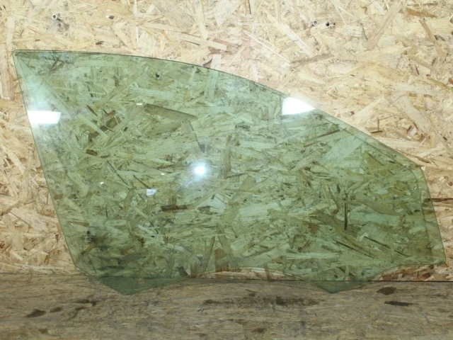 Стекла и зеркала для Skoda Octavia A7 Tour на фотографиях