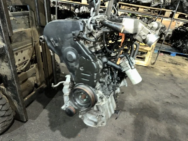 Двигатель для Volkswagen Passat Variant (B5+ (B5.5), Typ 3BG) 2000-2005 на фотографиях