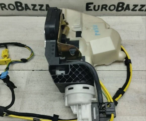 Замок задней правой двери для Mercedes-Benz S class W220 1998-2005 на фотографиях