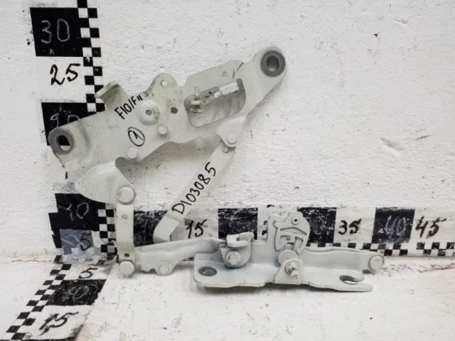 Петля капота левая для BMW 5er Ф10 Rest. 2014-2017 на фотографиях