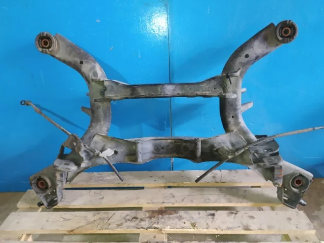 Задний подрамник для Nissan Teana J31 2003-2007 на фотографиях