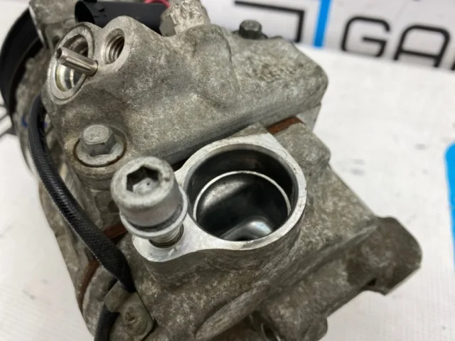 Компрессор кондиционера для Mercedes-Benz C class CL203 2000-2008 на фотографиях