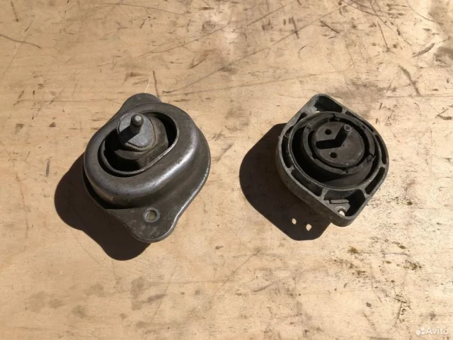 Опора двигателя передняя левая верхняя для BMW X3 Е83 2003-2010 на фотографиях