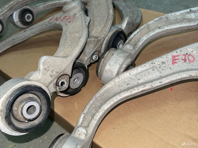 Рычаг передний левый верхний для BMW X5 Е70 2006-2013 на фотографиях