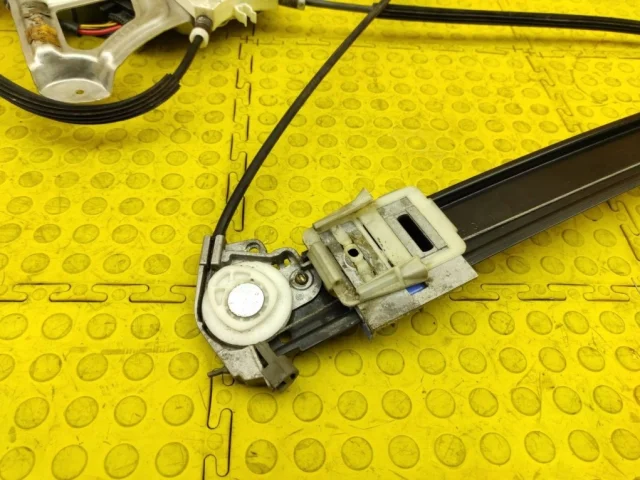 Мотор стеклоподъемника передний левый для Mercedes-Benz S class W220 1998-2005 на фотографиях