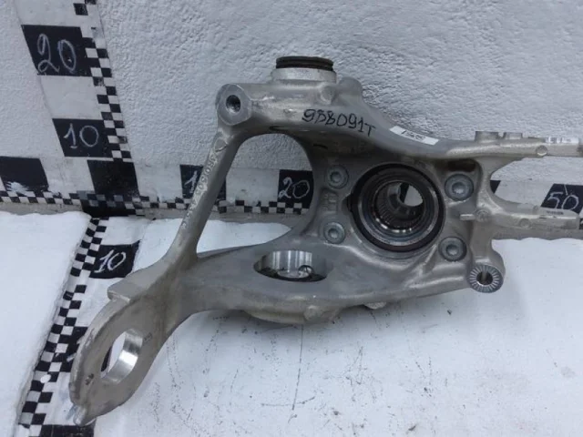 Цапфа задняя левая для Audi A6 C7 2010-2018 на фотографиях