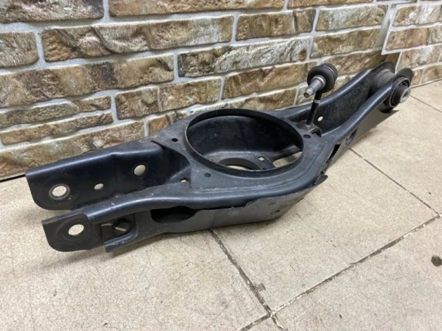 Качающийся рычаг левый для Hyundai Tucson NX4 2020+ на фотографиях