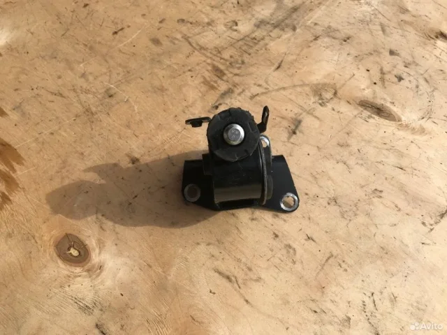 Опора двигателя передняя левая нижняя для Toyota Avensis Седан T250 2003-2008 на фотографиях