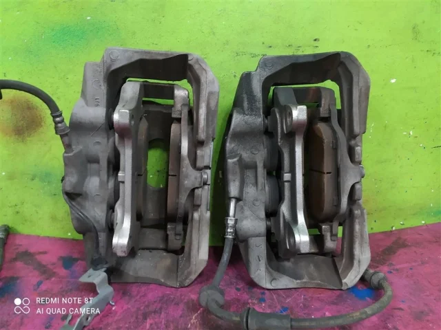 Суппорт передний левый для Audi A6 C7 2010-2018 на фотографиях