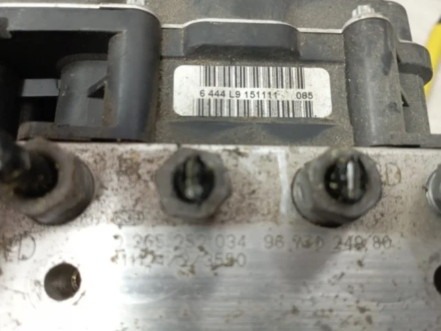 Блок ABS для Citroen C4 Седан 2010-2016 на фотографиях