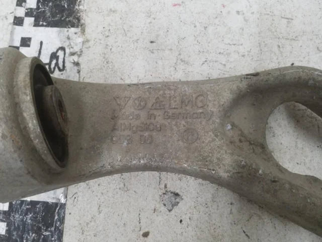 Рычаг передний правый нижний для Volkswagen Touareg II (7P5) 2010-2014 на фотографиях