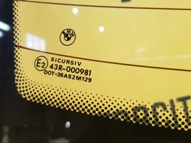 Стекло заднее для BMW 7er Е38 1994-2001 на фотографиях