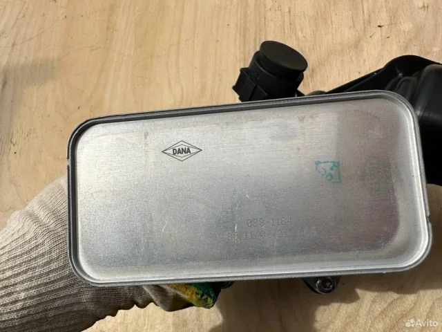 Масляный стакан для BMW 5er G30 2016-2023 на фотографиях