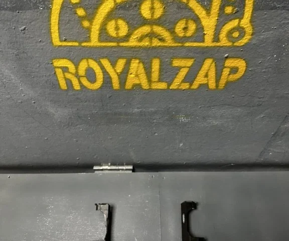 Фиксатор стойки капота для Mercedes-Benz GLK class X204 2008-2016 на фотографиях