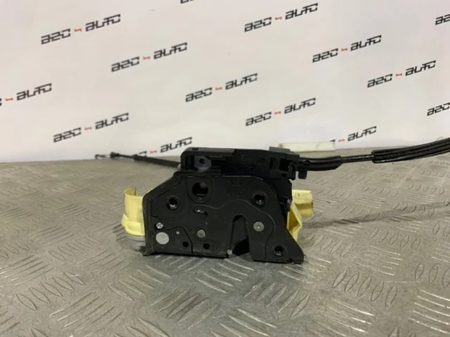 Замок передней левой двери для Volkswagen Passat Variant (B6, Typ 3C) 2004-2010 на фотографиях