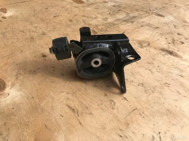 Опора двигателя передняя левая нижняя для Toyota Avensis Седан T250 2003-2008 на фотографиях