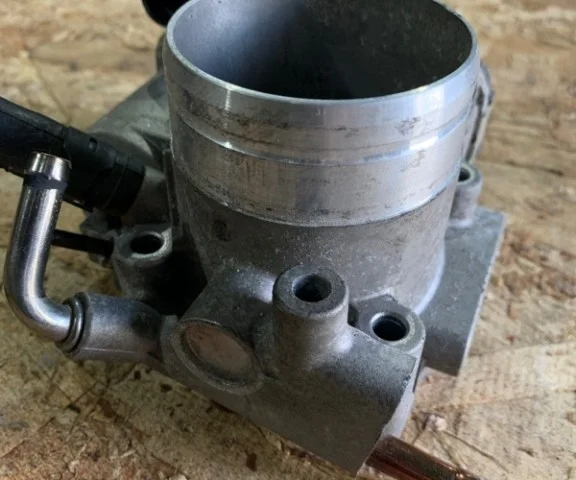 Дроссельная заслонка для Audi A4 B6 Кабриолет 2000-2004 на фотографиях