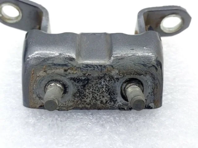 Петля двери задняя правая верхняя для Nissan Qashqai J11 2013-2019 на фотографиях