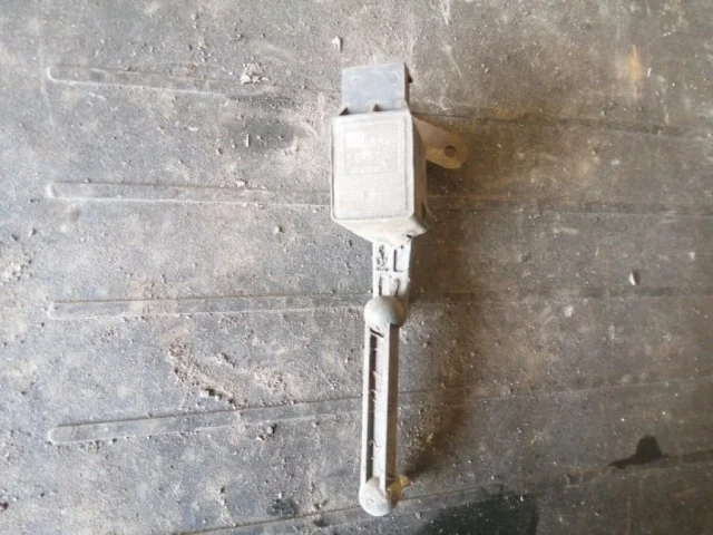 Датчик дорожного просвета передний для BMW X3 Е83 2003-2010 на фотографиях