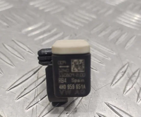 Датчик подушки безопасности для Audi A6 C7 2010-2018 на фотографиях