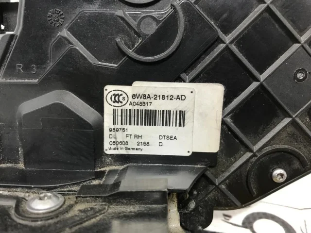 Уплотнитель передней правой двери для Land Rover Discovery L319 2009-2013 на фотографиях