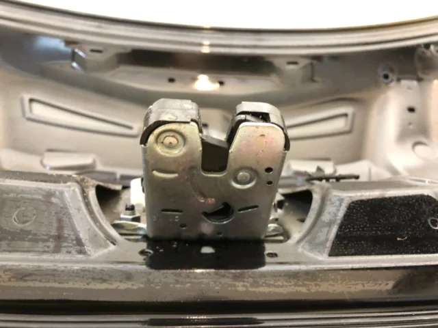 Крышка багажника для Audi A4 B9 2015+ на фотографиях