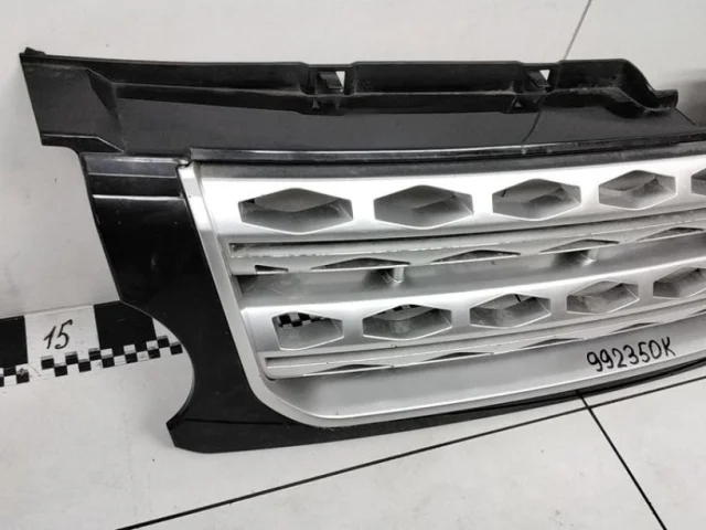 Решетка радиатора для Land Rover Discovery L319 Rest 2013-2017 на фотографиях
