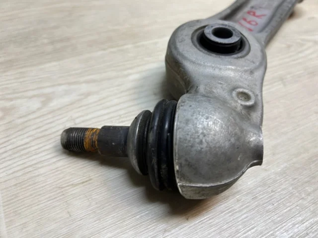 Рычаг передний левый верхний для BMW 5er Ф10 2010-2013 на фотографиях