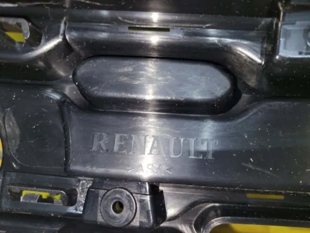 Решетка радиатора для Renault Duster HM 2020+ на фотографиях