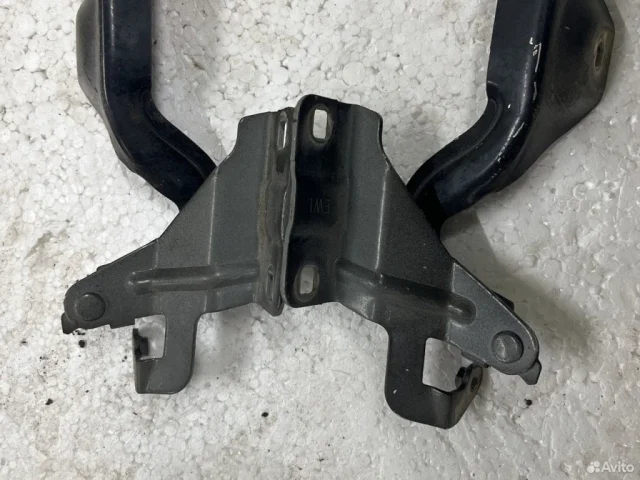 Петля капота левая для Nissan Almera G15 2012-2019 на фотографиях