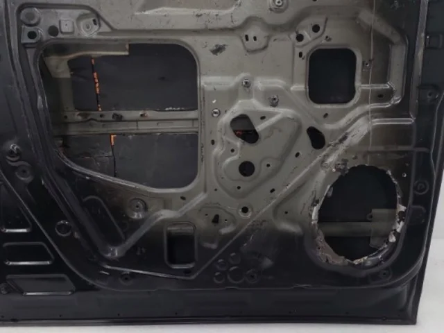 Двери для Infiniti QX 56 2010-2014 на фотографиях