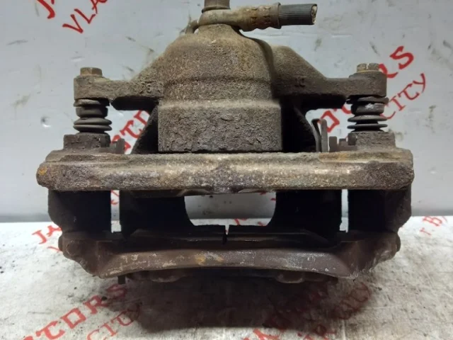 Суппорт передний левый для Toyota Avensis Седан T270 2008-2018 на фотографиях