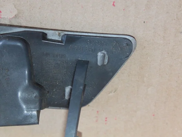 Крышка форсунки фароомывателя правая для Mercedes-Benz S class W221 2005-2013 на фотографиях