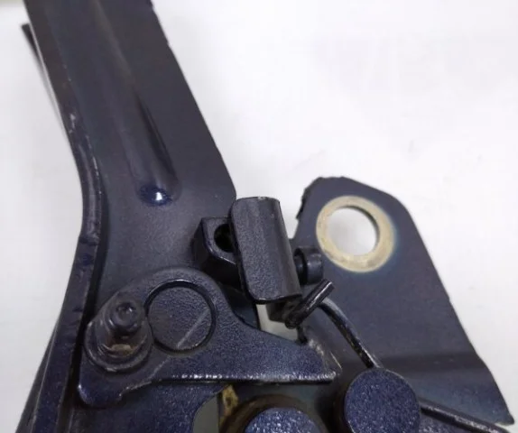 Петля капота правая для Volkswagen Tiguan II MK2 2016+ на фотографиях