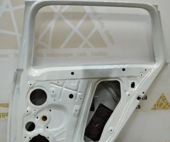 Дверь задняя правая для Skoda Octavia A7 Tour на фотографиях