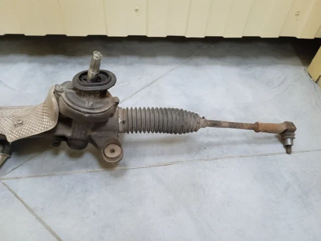 Пыльник рулевой рейки для Volkswagen Passat (B6, Typ 3C) 2005-2010 на фотографиях