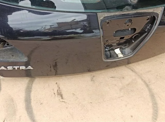 Крышка багажника для Opel Astra J Sports Tourer 2009-2017 на фотографиях