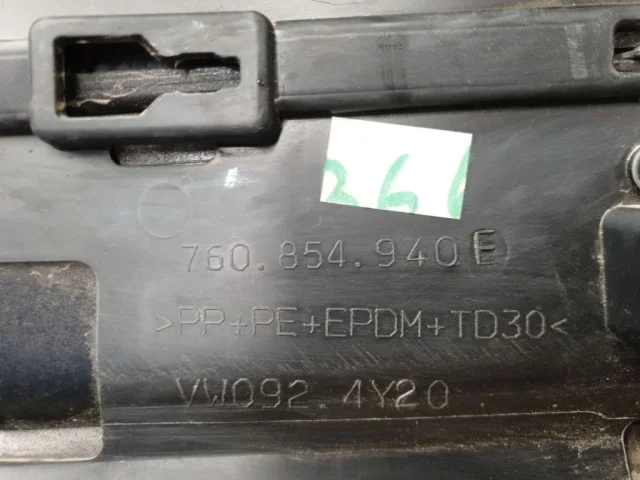 Накладка двери багажника для Volkswagen Touareg III (CR) 2018+ на фотографиях