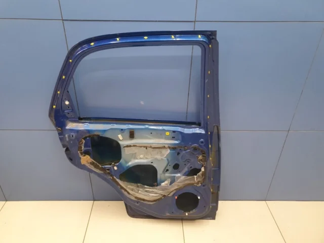 Дверь задняя левая для Suzuki SX4 2006-2009 на фотографиях