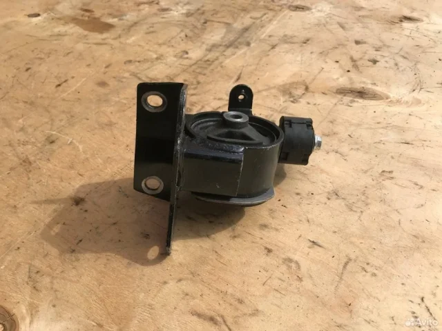 Опора двигателя передняя левая нижняя для Toyota Avensis Седан T250 2003-2008 на фотографиях