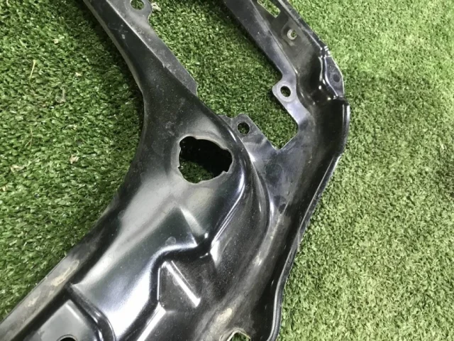 Панель радиатора (телевизор) для BMW 1er Ф21 2012-2014 на фотографиях