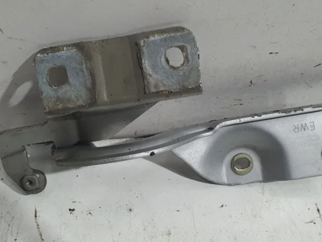 Петля капота левая для Nissan Almera G15 2012-2019 на фотографиях